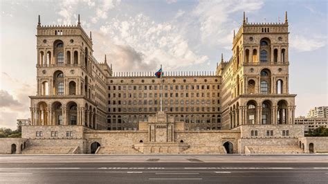 A­z­e­r­b­a­y­c­a­n­­d­a­ ­y­e­n­i­ ­d­ö­n­e­m­ ­b­a­ş­l­ı­y­o­r­:­ ­H­ü­k­ü­m­e­t­ ­i­s­t­i­f­a­ ­e­t­t­i­